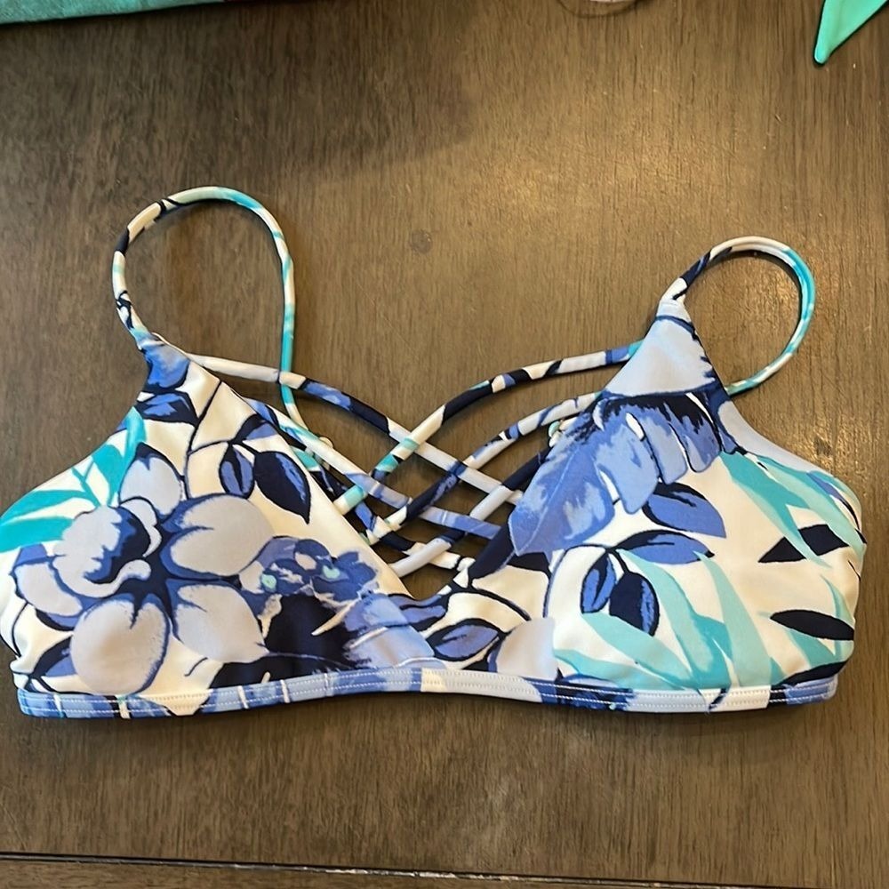 Hollister California Floral Print Criss‎ Cross Swim Bikini Top XS